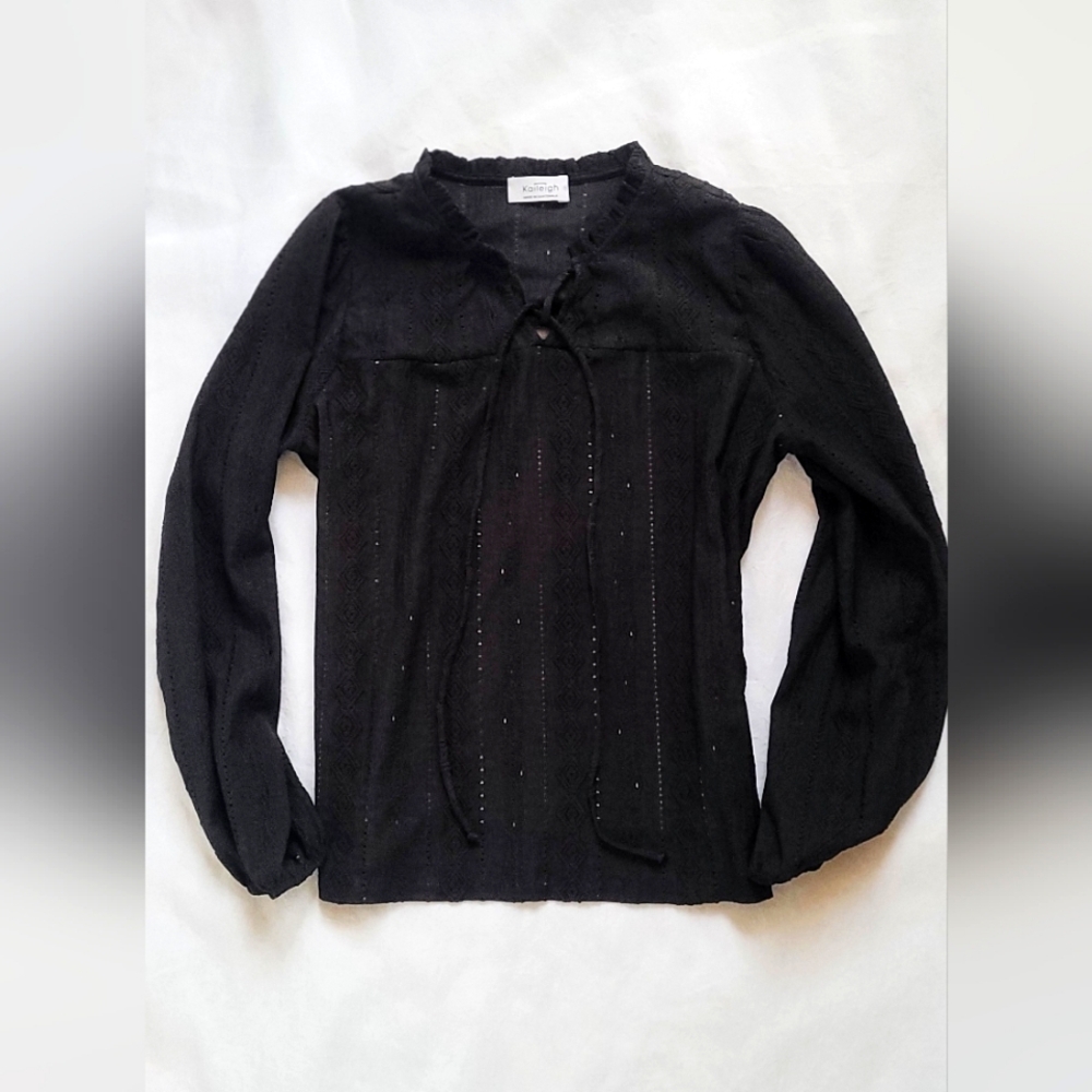 NWOT! Kaileigh Fall Boho Women's Eyelet Top Black Tie Front Peasant Blouse Small